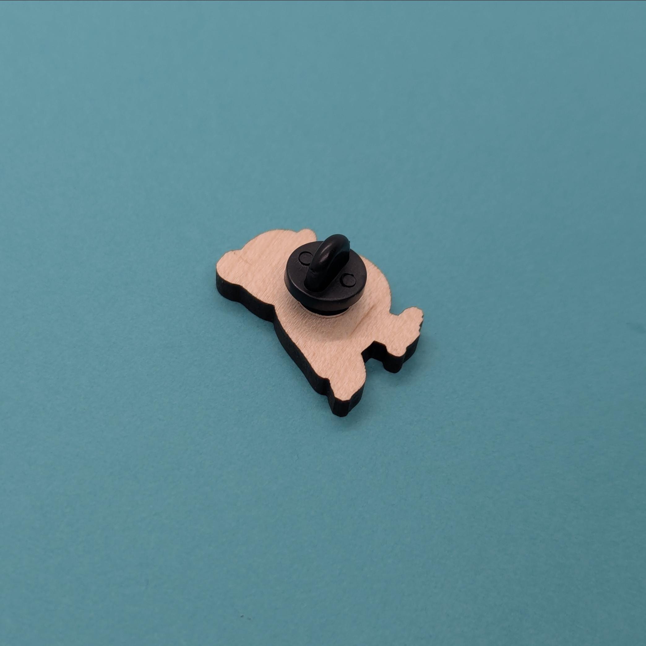 Back of robin wooden pin badge with rubber pin back